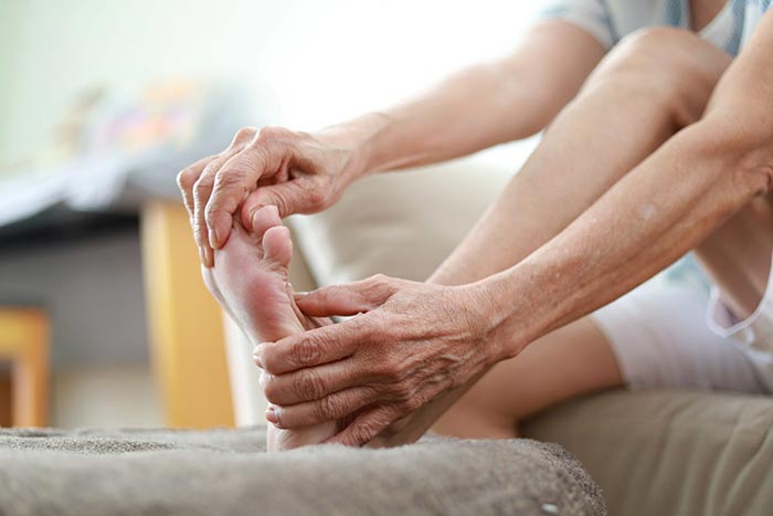 7 Tips Merawat Kaki untuk Lansia